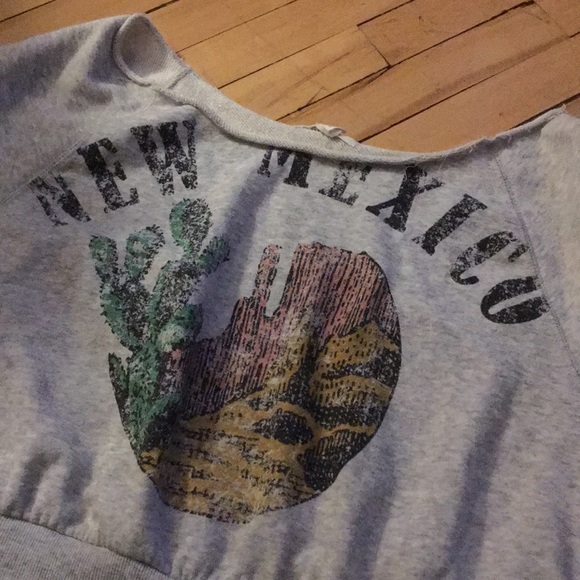 Cropped loose fitting shirt - Picture 2 of 4